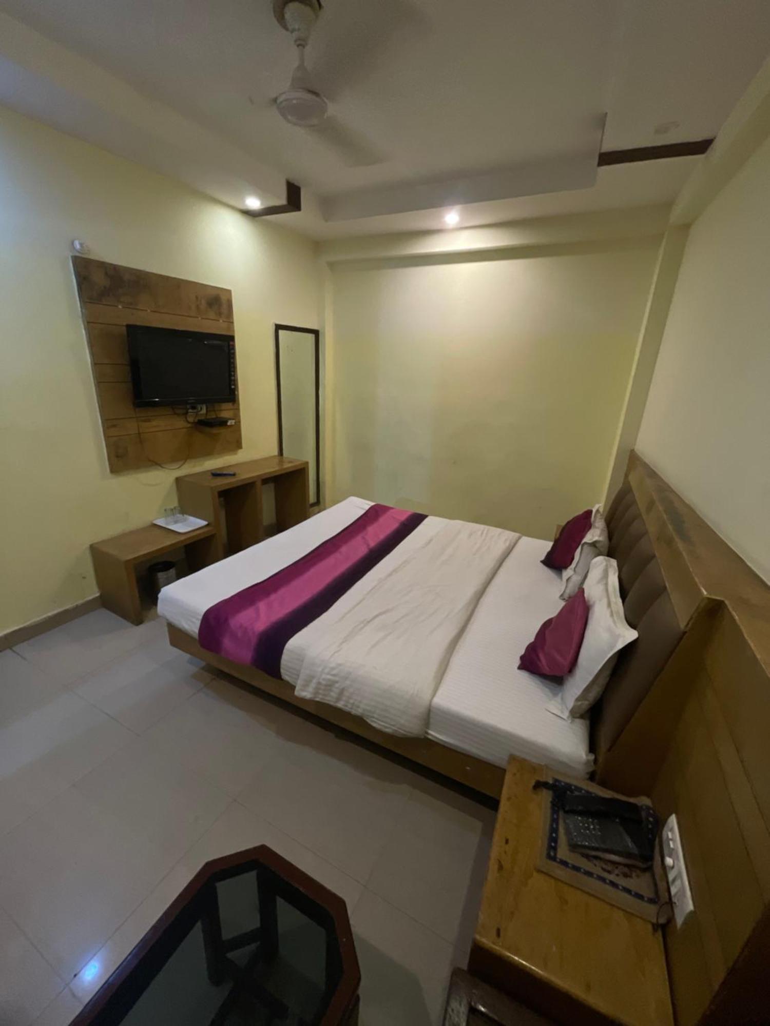 Hotel Golden Gate 뉴델리 외부 사진