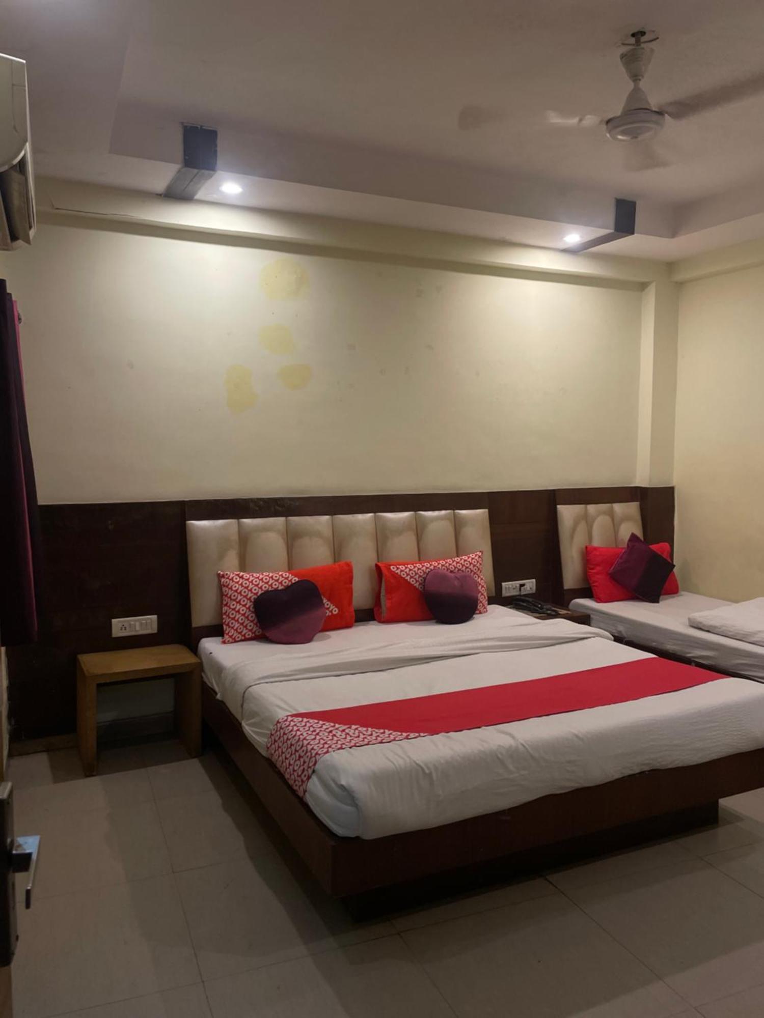 Hotel Golden Gate 뉴델리 외부 사진