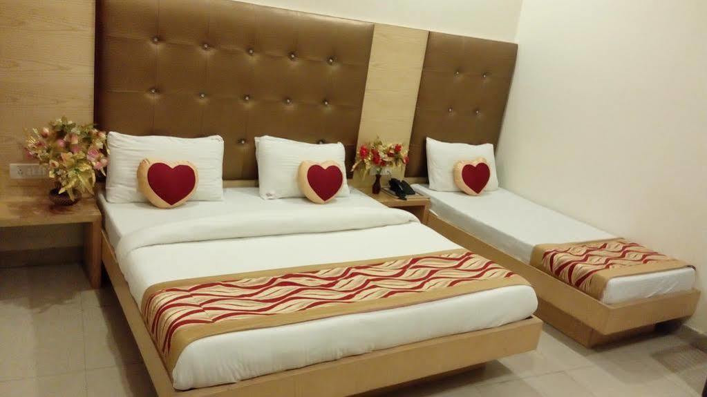 Hotel Golden Gate 뉴델리 외부 사진